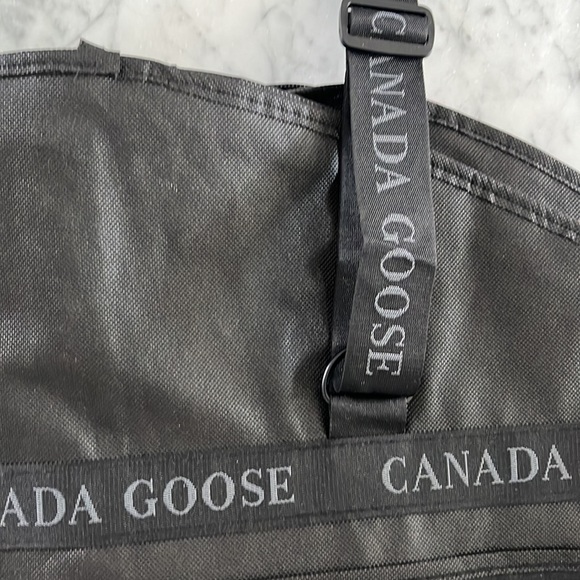 Canada Goose garment bag - Picture 3 of 5